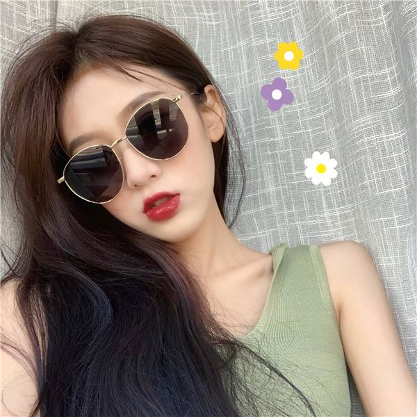 为什么女生经常穿裤袜，脚会有一种特殊的味道？